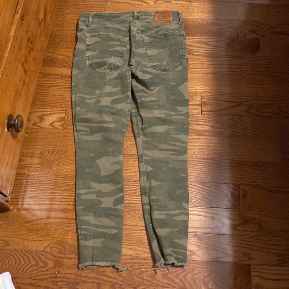 Lucky Brand Camo Jeans - Picture 4 of 5